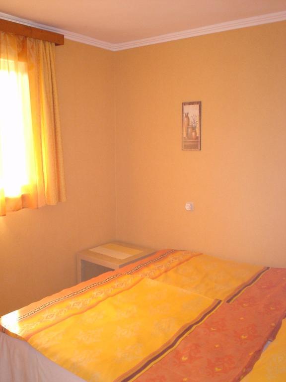 Oeroekzoeld Apartmanok بالاتونفينيفيس الغرفة الصورة